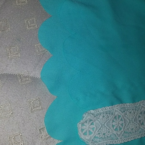 blouse - Picture 2 of 3